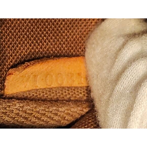 Louis Vuitton Pochette Accessoires Monogram Canvas Shoulder Bag with LV Chain - Picture 13 of 15